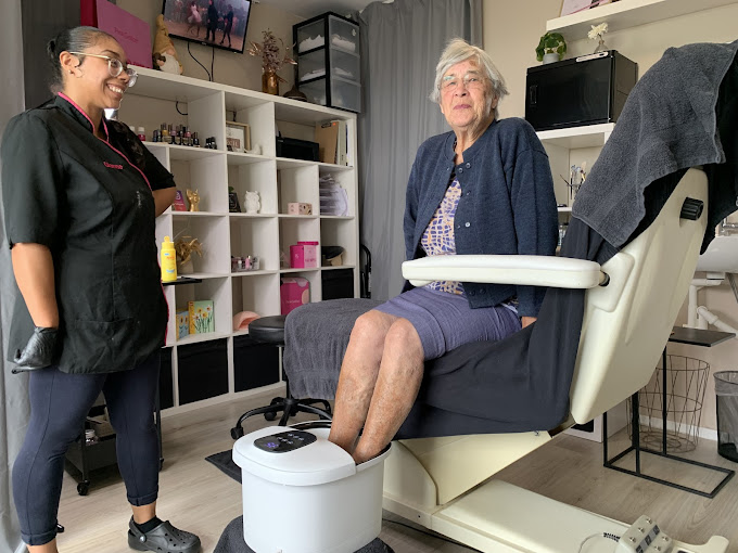 Professionelle pedicure behandeling in hygiënische omgeving